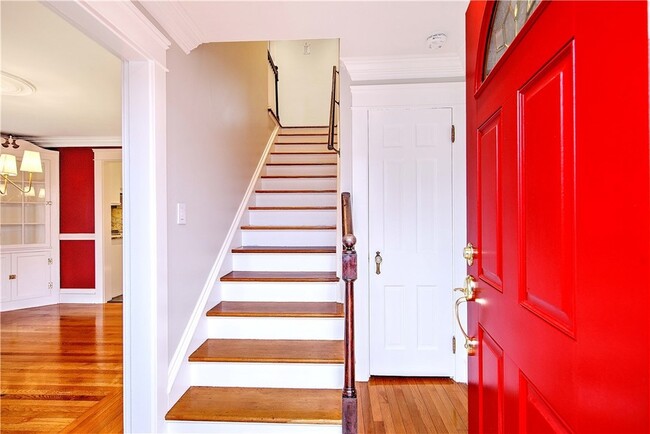 Building Photo - 11 Elmcroft Ave