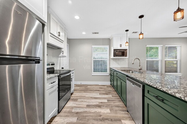 Building Photo - 1022 Rice St