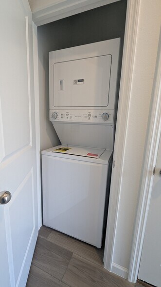 Building Photo - 577 Holly Lakes Dr