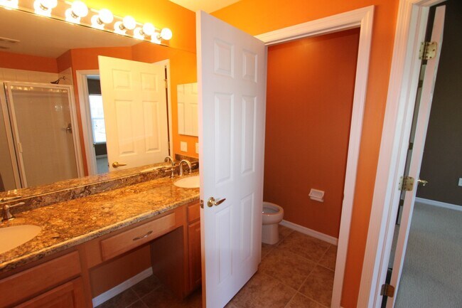 Building Photo - 1056 Hampton Cir