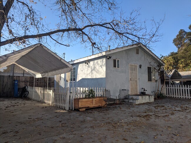 Primary Photo - 25103 Feijoa Ave