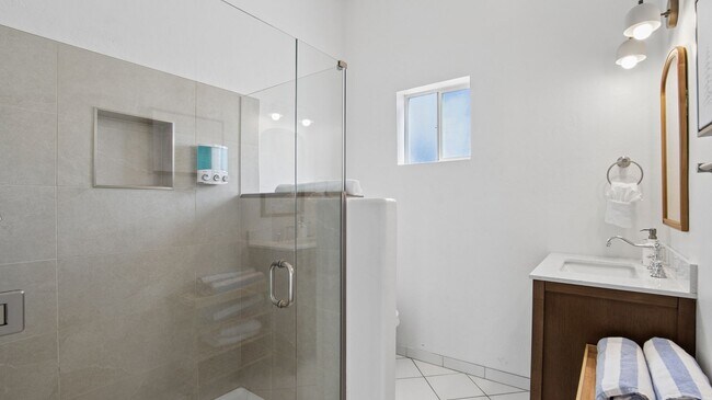 Building Photo - 2929 N 55th Pl