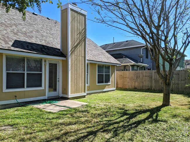 Building Photo - 1702 Southwestern Trail