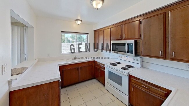 Building Photo - 1107 W Memory Ln