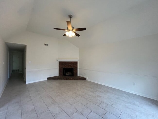 Building Photo - Renovated 2 Bedroom 2 Bath Home for Rent!