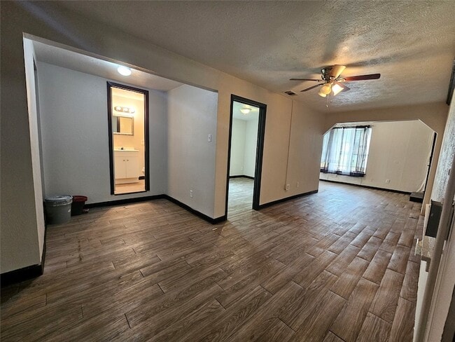 Building Photo - 119 Palm Oak Dr