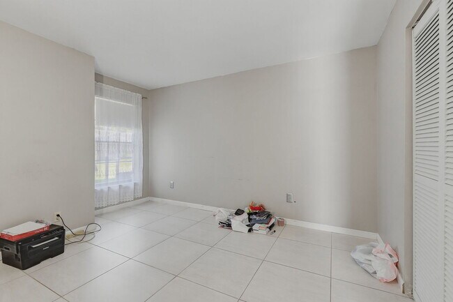 Building Photo - 15846 Country Lake Dr
