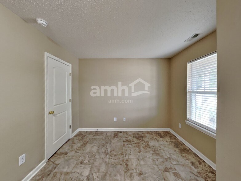 Building Photo - 9724 Thomas Ln