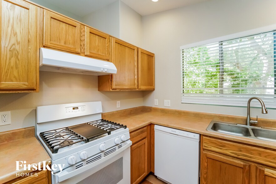 Building Photo - 2530 W Cezanne Cir