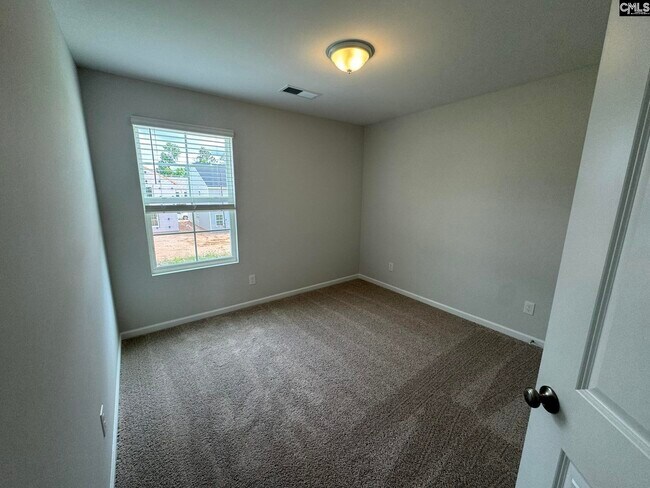 Building Photo - 421 Pinaster Path