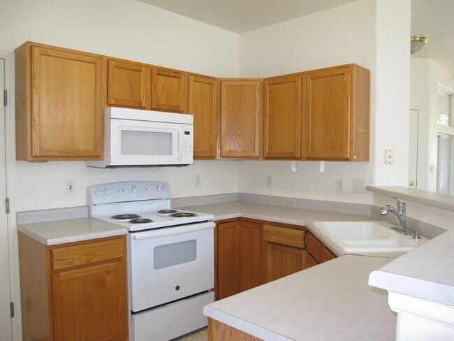 Building Photo - 2479 Wellington Ct