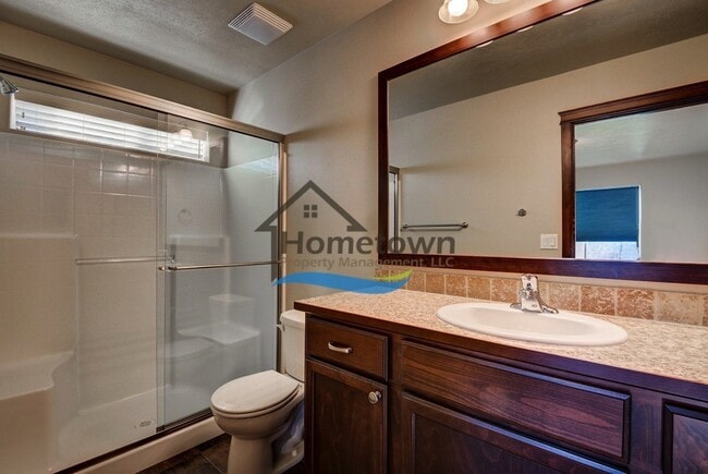 Building Photo - Spacious 4 bed 2.5 bath Home in Post Falls!