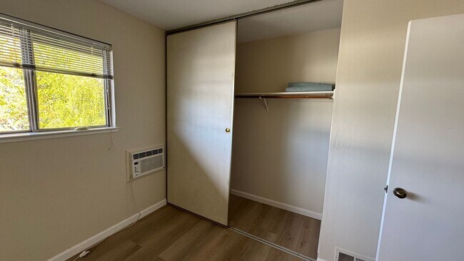 Building Photo - 65 Donegal Way