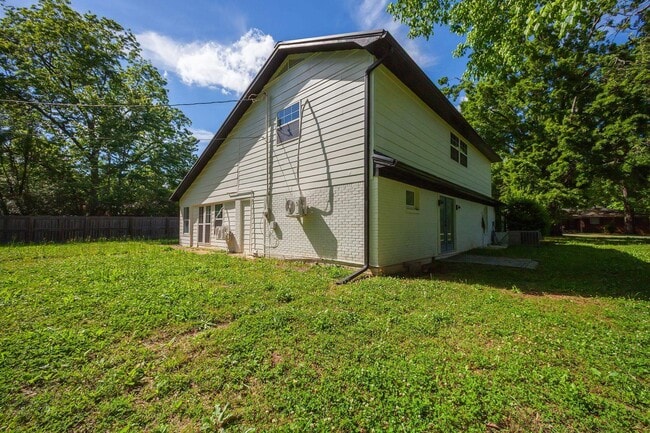 Building Photo - 90 Shaw Ln
