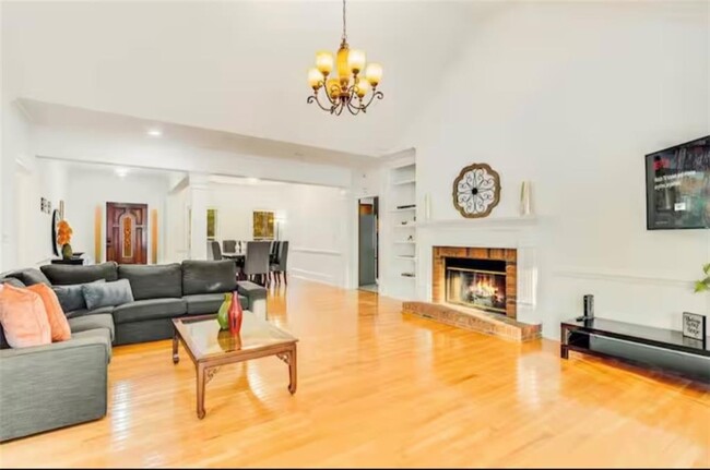 Building Photo - 1408 Aramore Dr SE