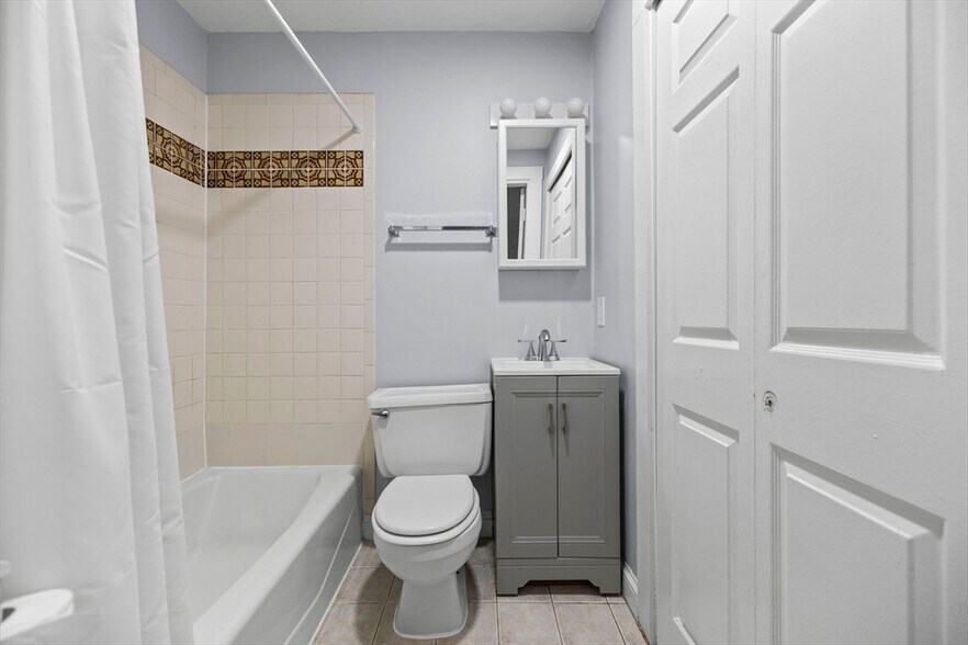 Building Photo - 403 Marlborough St
