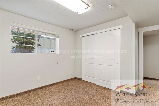 Building Photo - 1007 W 17th St