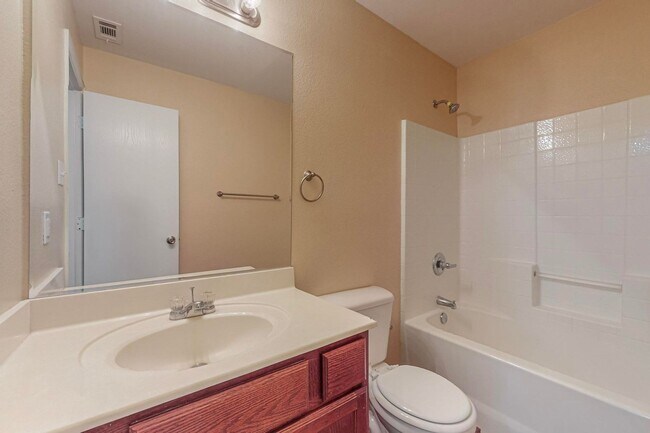 Building Photo - Charming 3-Bedroom Home on Treed Cul-de-Sa...