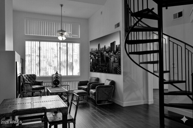 Building Photo - 1701 E Colter St