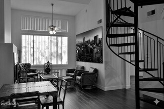 Building Photo - 1701 E Colter St