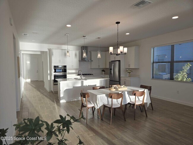 Building Photo - 3055 Dampier Dr