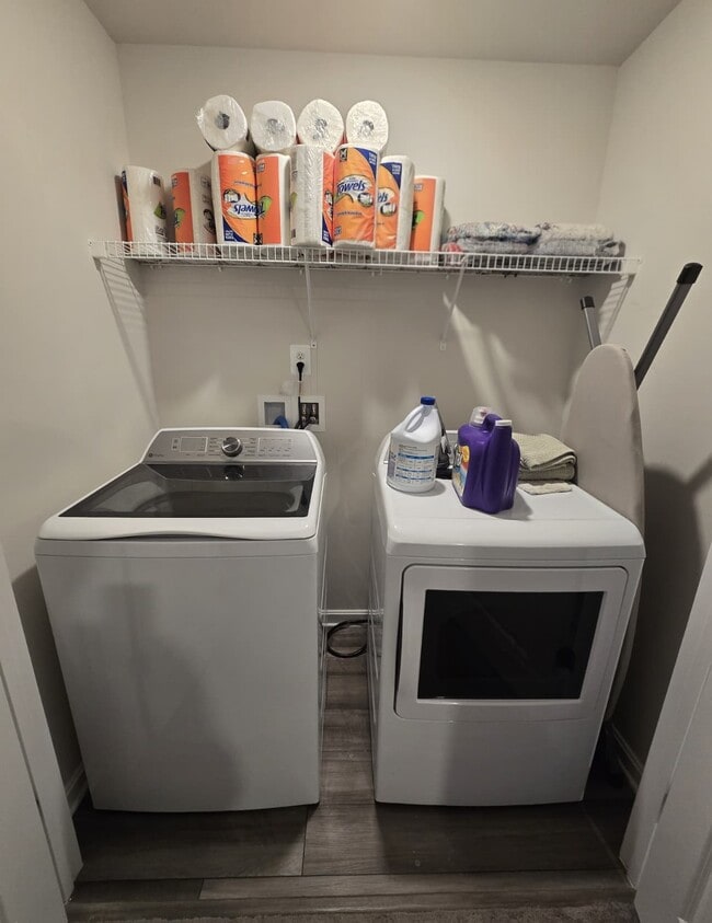 Building Photo - 106 Extrovert Dr