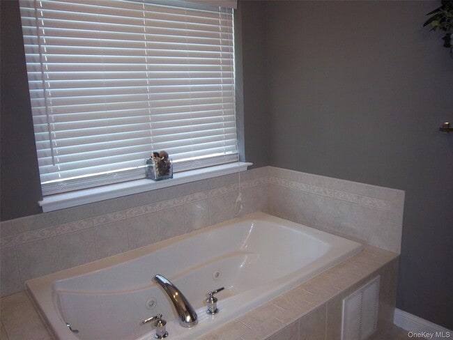 Building Photo - 36 Briarbrook Dr