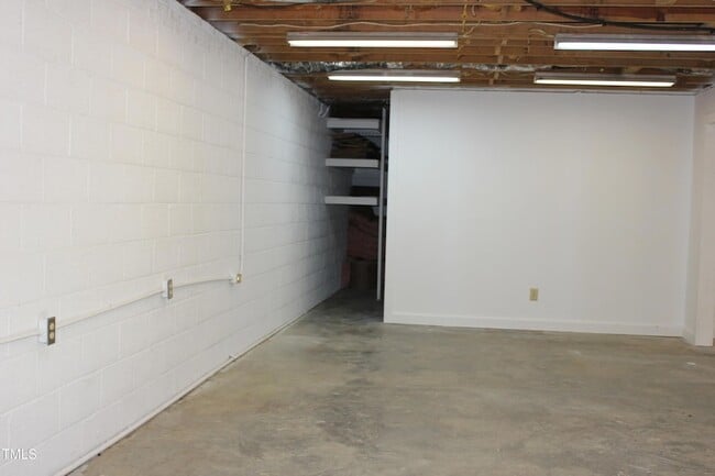 Building Photo - 6321 Gainsborough Dr