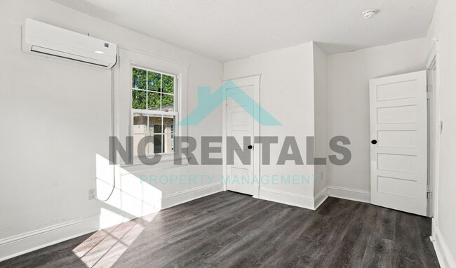 Building Photo - 1309 Carolina St E