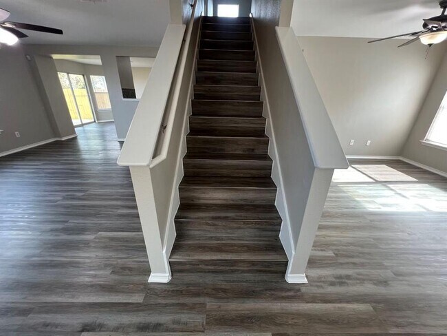 Building Photo - 13120 Dearbonne Dr