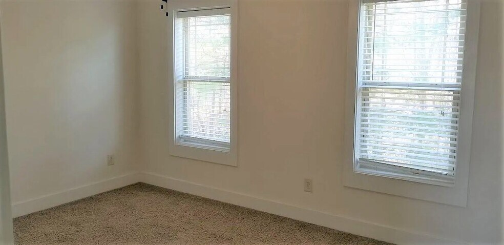 3d floor bedroom - 2908 New Hill Park Rd