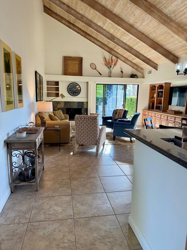 Building Photo - 310 Forest Hills Dr