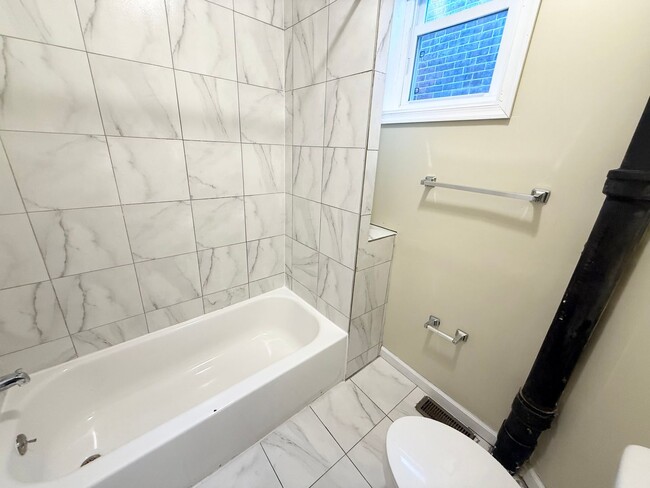Building Photo - Gorgeous 3-Bedroom Townhome in Elmwood Park! Available NOW!