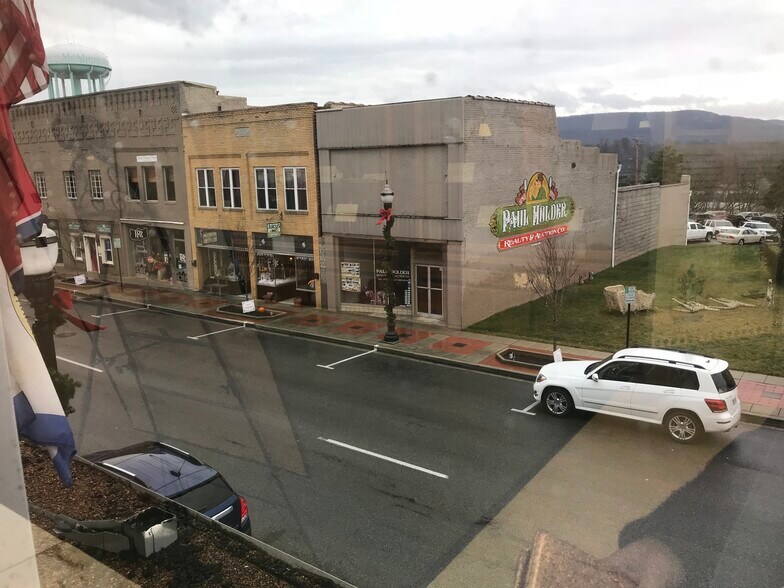 Building Photo - 212 Westwood Dr