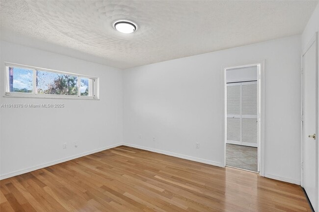 Building Photo - 1833 SW Bellevue Ave