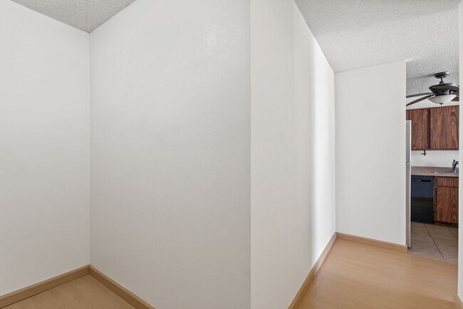 Building Photo - Corner 1BR in Waikiki - Diamond Head Views, All Utilities Included