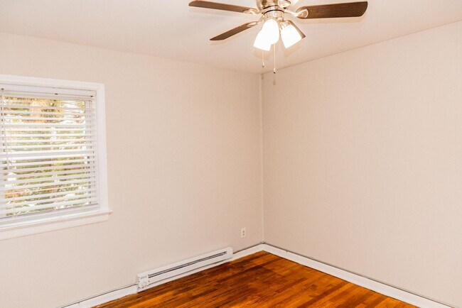 Building Photo - ONE MONTH FREE-Sign by 2/28/2026: Walk to Carytown & the Fan