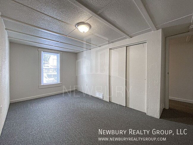 Building Photo - 29 Hickory St