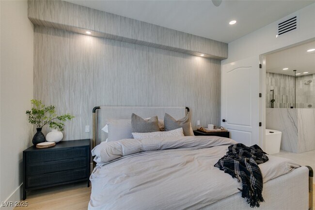 Building Photo - 32 E Serene Ave