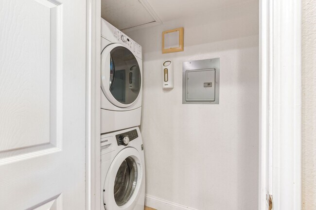 Building Photo - 2-Bedroom/2 bath near Almaden Lake! - $3,400/mo