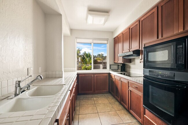 Building Photo - 8503 Villa La Jolla Dr