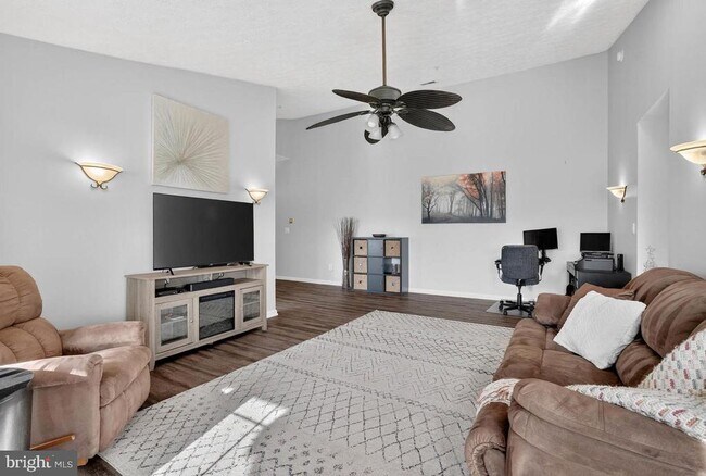 Building Photo - 2443 Blue Spring Ct