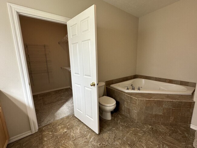 Building Photo - Spacious One-Level Living – 3 Bedrooms, 2 Baths, Central Valley School District