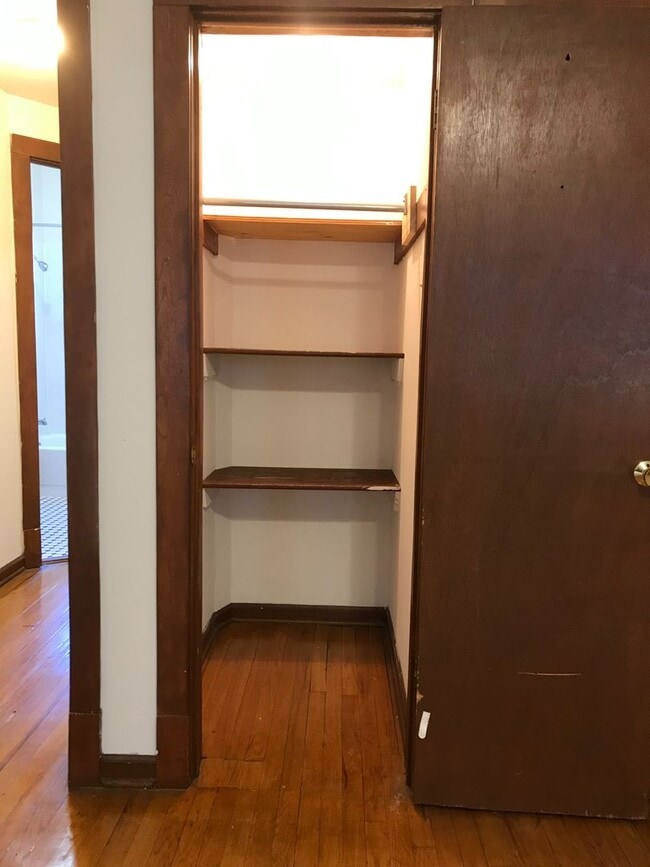 Building Photo - Beautiful Studio Apartment Available for Sublet March 1st