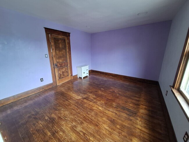 Building Photo - 109 Daniels St