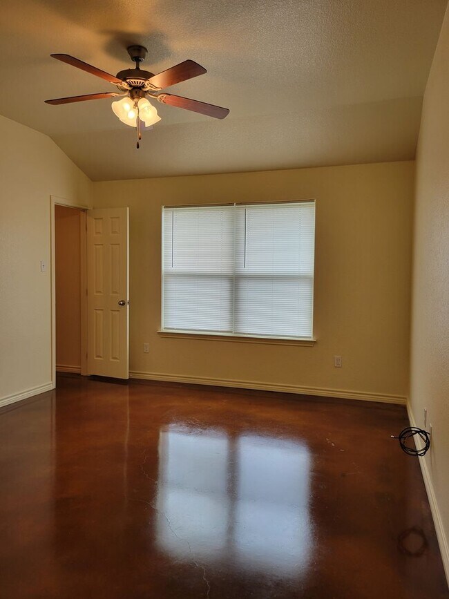 Building Photo - 207 Coby Dr