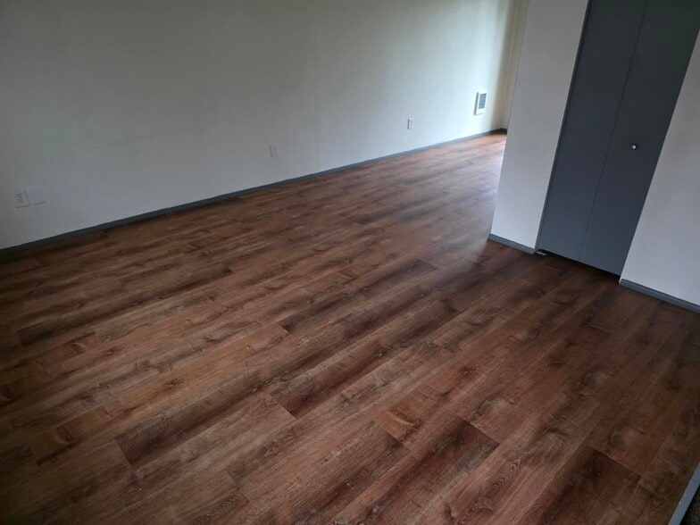 Building Photo - 350 SE Dimick St