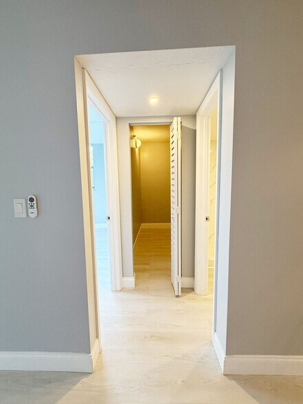 Building Photo - 3300 W Rolling Hills Cir