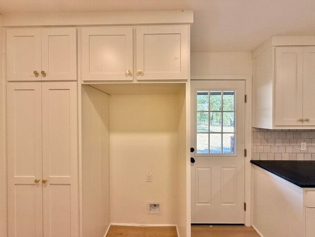 Building Photo - Spacious 3-Bedroom, 2-Bath Home with Bonus Room & Modern Touches