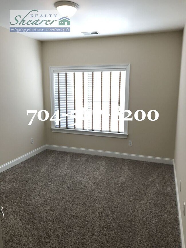 Building Photo - Great 2 story townhome in Ballantyne